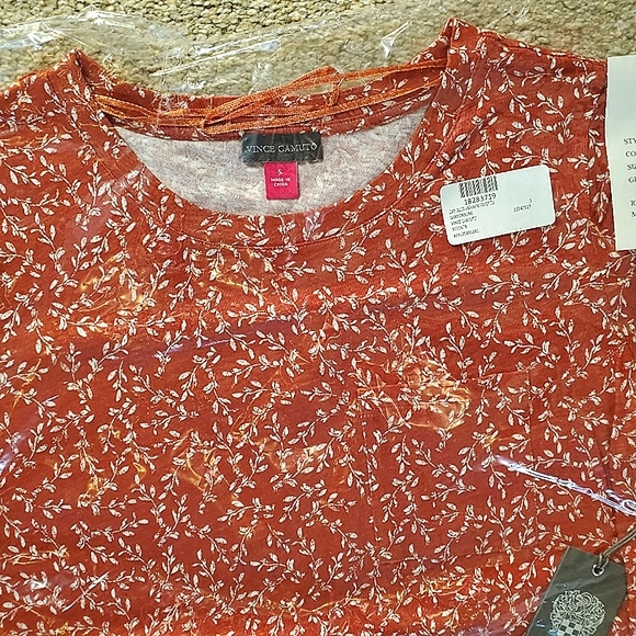 Vince Camuto Leafy Calico Linen Blend Pocket Tee - Picture 6 of 6